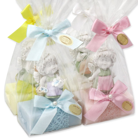 Schafmilchseife eckig 100g Schneeglöckchen/Jasmin/Himmelschlüssel/Vergissmeinnicht dekoriert mit Engel-Igor Trachten-Dame, Häkelband und Masche