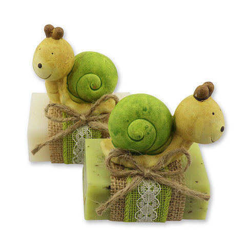Schafmilchseife eckig 100g Classic Eisenkraut dekoriert mit Schnecke, Dekoband, Juteband und Masche