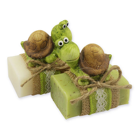 Schafmilchseife eckig 100g Classic Eisenkraut dekoriert mit Schildkröte, Dekoband, Juteband und Masche