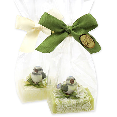 Schafmilchseife Gästeseife 25g Classic Eisenkraut dekoriert mit Vogel, Häkelband, Masche und Blume