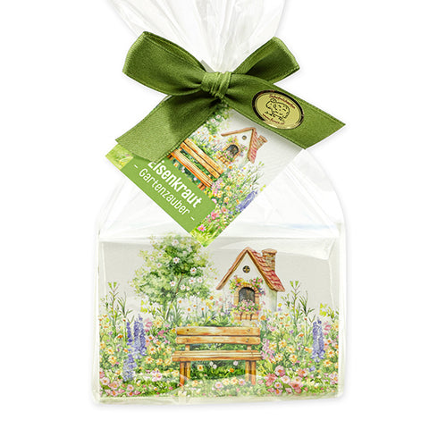 Schafmilchseife eckig 150g Eisenkraut verpackt mit Gartenzauber-Motiv 3 mit Anhängekärtchen