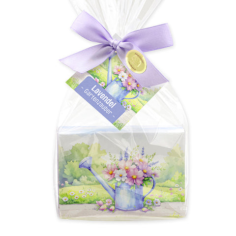 Schafmilchseife eckig 150g Lavendel verpackt mit Gartenzauber-Motiv 4 mit Anhängekärtchen