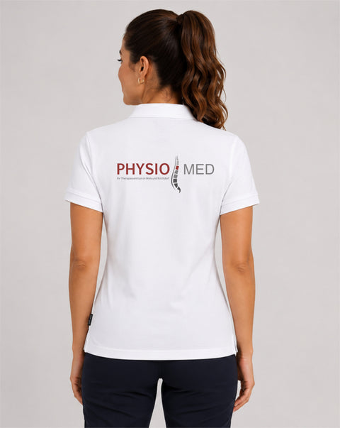PhysioMED Luxury Polo Damen Rückansicht – Premium Poloshirt mit großem PhysioMED-Logo auf dem Rücken, 95 % Bio-Baumwolle Stretch-Piqué, Slim Fit, TT-Designs Kooperation Österreich
