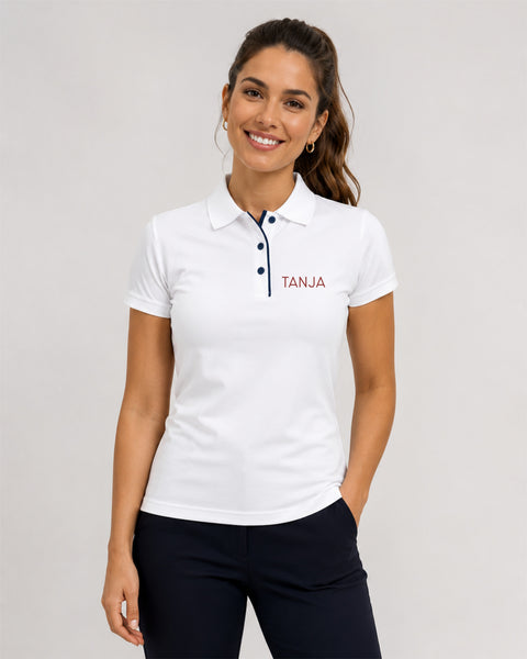 PhysioMED Performance Polo Damen Vorderansicht – weißes Kurzarm-Poloshirt mit PhysioMED-Logo auf der linken Brust, 3-Knopf-Leiste, Regular Fit, 100 % Polyester-Piqué, personalisierbar, handgefertigt in Österreich von TT-Designs